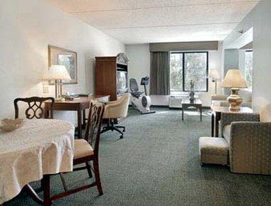 Отель Wingate By Wyndham Raleigh Durham / Airport Экстерьер фото
